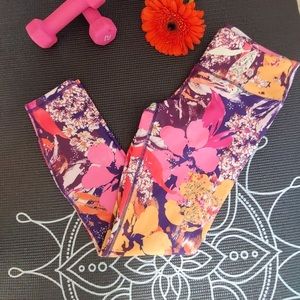 NWOT FABLETICS powerhold Capri